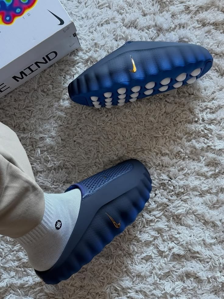 Minimalist Chunky Cloud Slide Sandals – Navy product view