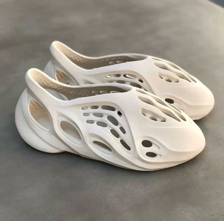 Sculpted Ventilated Foam Runner Clogs – Bone product view