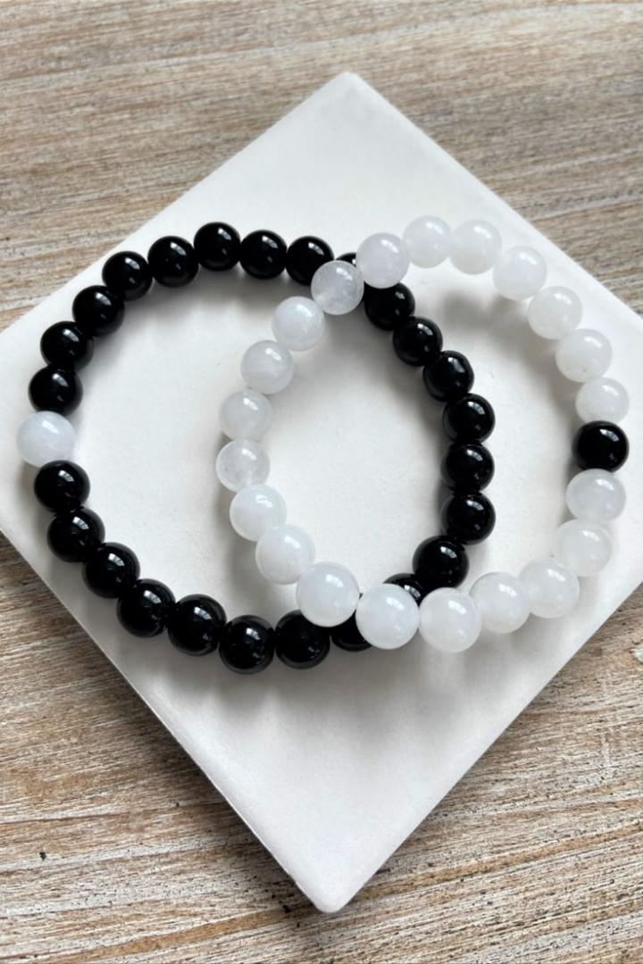 Classic Contrast Beaded Bracelet – Black & White