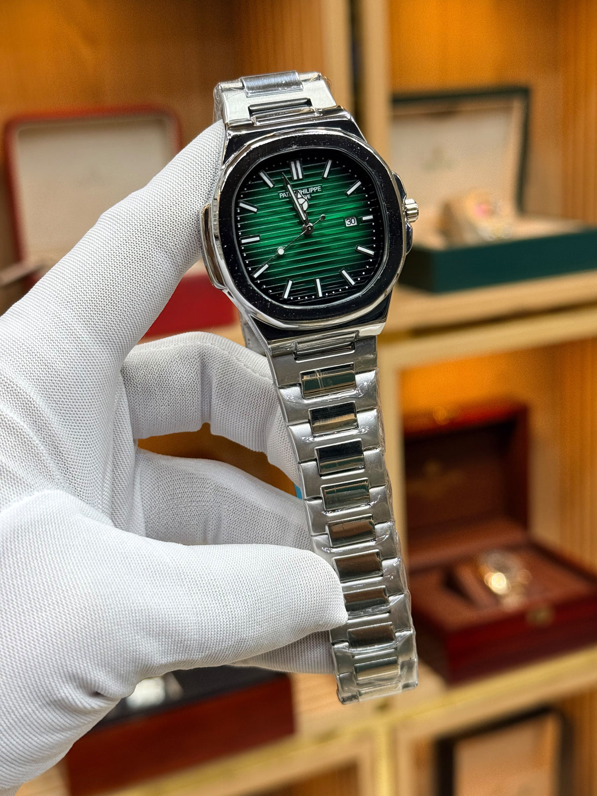Classic Stainless Steel Date Bracelet Watch – Green Dial